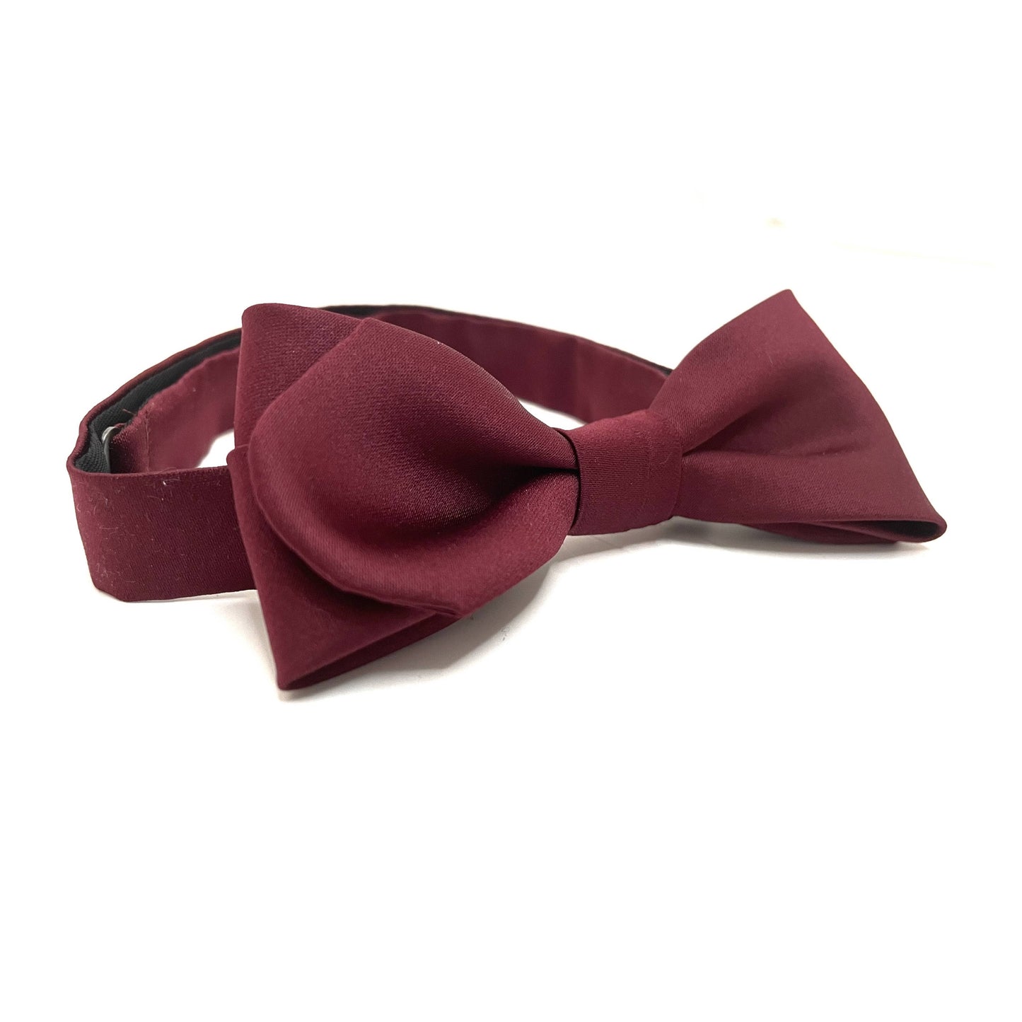 Burgundy rounded-end bow tie