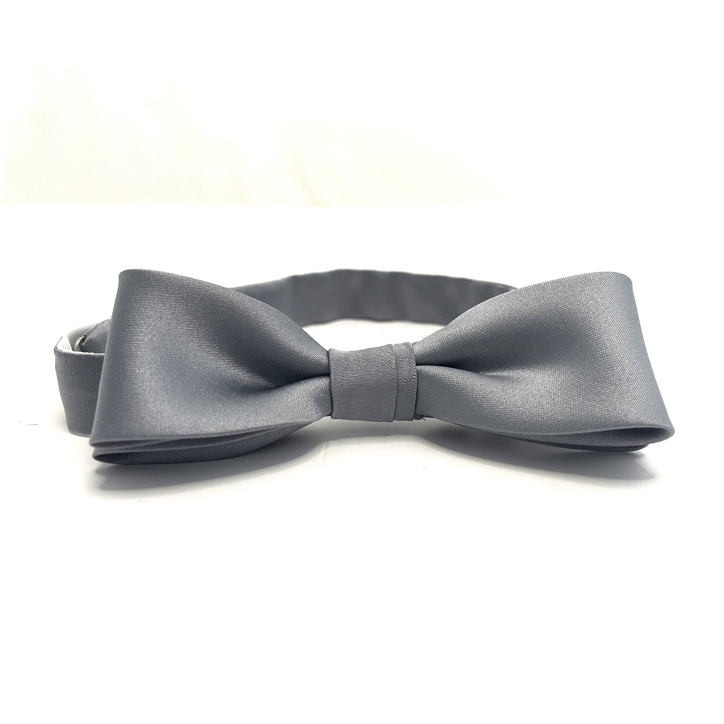 Pearl grey slim bow tie