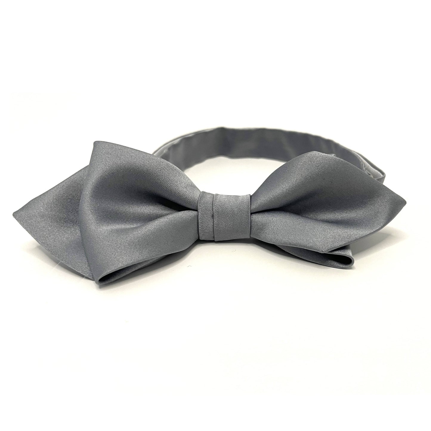 Pointed pearl grey bow tie