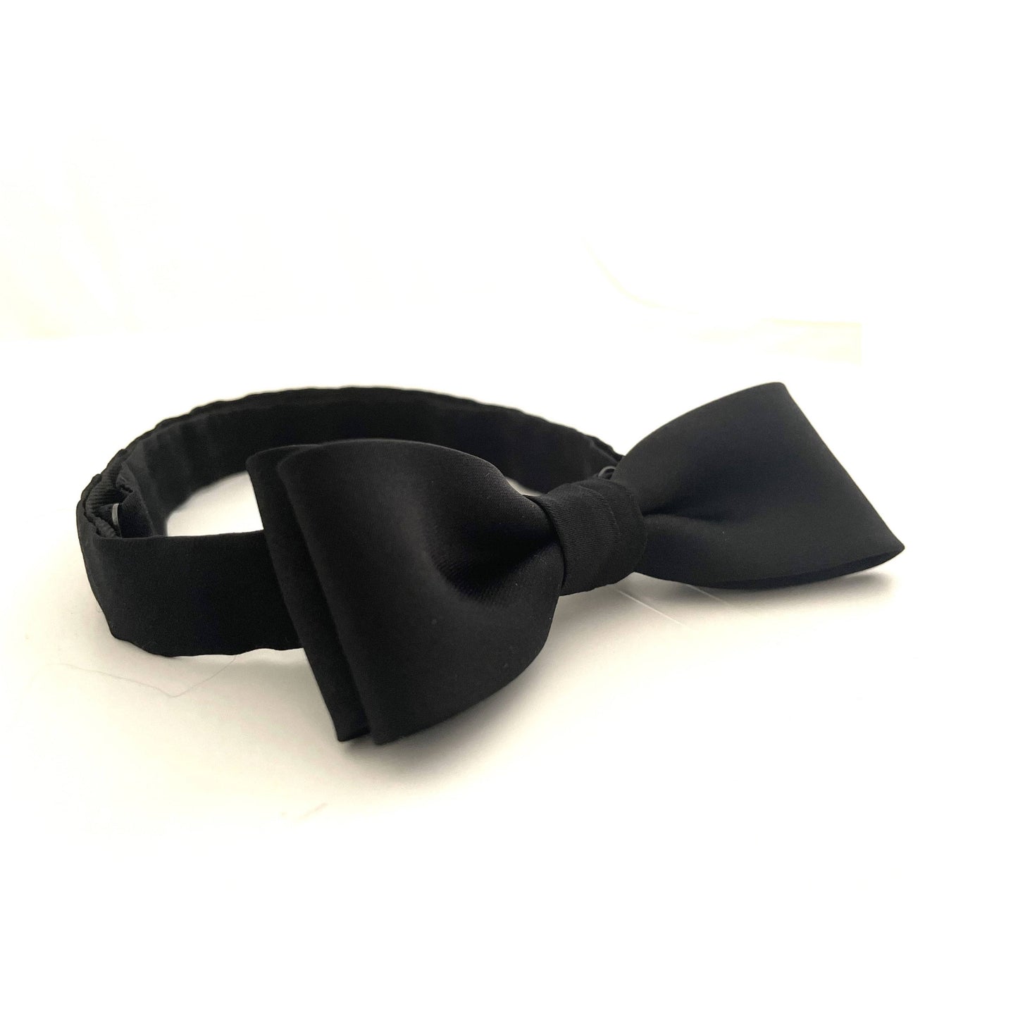 Black slim bow tie